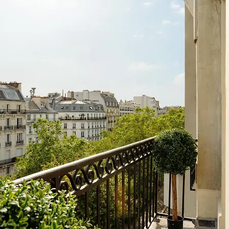 Leon Apartment *